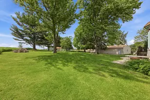 403 E Cherokee Ave, Shabbona, IL 60550 - Photo 31