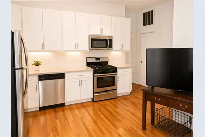 3040 N Milwaukee Avenue #2R, Chicago, IL 60618 - Photo 3