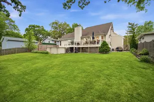 1920 Hazelwood Dr, Lindenhurst, IL 60046 - Photo 9