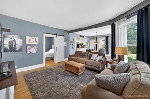 354 S Madison St, Woodstock, IL 60098 - Photo 9