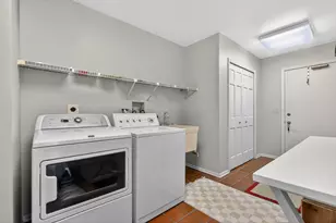 131 Camden Ct, Lincolnshire, IL 60069 - Photo 15