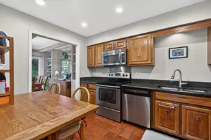 131 Camden Ct, Lincolnshire, IL 60069 - Photo 7
