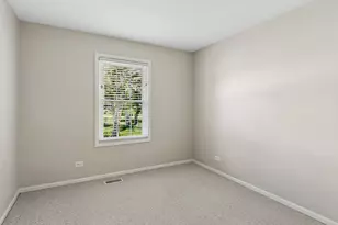 217 Meadowview Ln, Aurora, IL 60502 - Photo 17