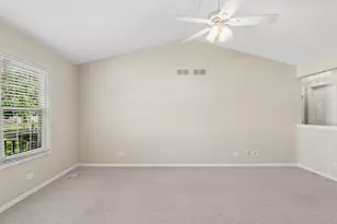 217 Meadowview Ln, Aurora, IL 60502 - Photo 7