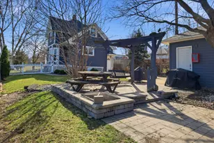 410 Standish St, Elgin, IL 60123 - Photo 9