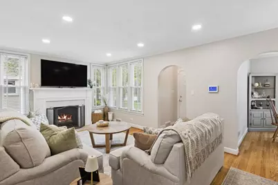 923 S Fairfield Avenue, Elmhurst, IL 60126 - Photo 3