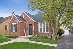 923 S Fairfield Ave, Elmhurst, IL 60126 - Photo 1