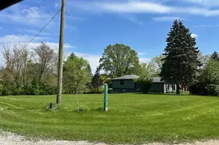 332 Mary Ann Dr, Lake Holiday, IL 60552 - Photo 1