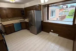 10809 Austin Ave, Chicago Ridge, IL 60415 - Photo 5