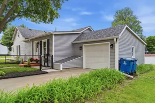 223 E 8th St, Dixon, IL 61021 - Photo 25