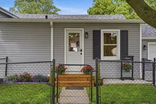 223 E 8th St, Dixon, IL 61021 - Photo 3