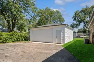 564 White Oak Rd, Bolingbrook, IL 60440 - Photo 13