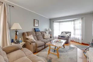 7523 W Cleveland St, Niles, IL 60714 - Photo 7