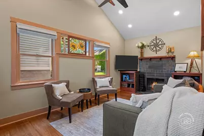 211 Walnut Avenue, Saint Charles, IL 60174 - Photo 7