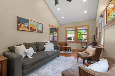 211 Walnut Avenue, Saint Charles, IL 60174 - Photo 11