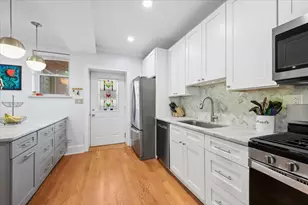 2018 W Farragut Ave, Chicago, IL 60625 - Photo 3