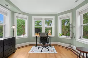 2018 W Farragut Ave, Chicago, IL 60625 - Photo 9