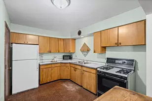 626 Greenbriar Ln, Lindenhurst, IL 60046 - Photo 9