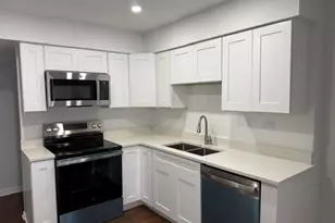 620 Academy Ct, Schaumburg, IL 60194 - Photo 5