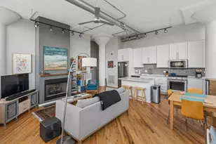 1801 W Larchmont Ave, Chicago, IL 60613 - Photo 5
