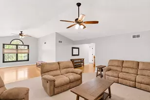 246 Red Hawk Rd, Hampshire, IL 60140 - Photo 5