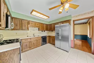 2445 Coach and Surrey Ln, Aurora, IL 60506 - Photo 9