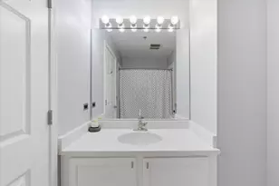 340 W Superior St, Chicago, IL 60654 - Photo 13
