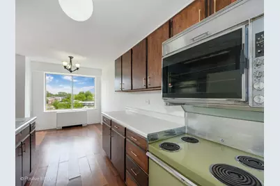 7061 N Kedzie Avenue #410, Chicago, IL 60645 - Photo 7