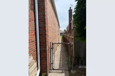 8917 S Ridgeland Avenue, Chicago, IL 60617 - Photo 3