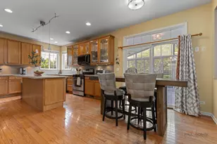 332 Colonial Dr, Vernon Hills, IL 60061 - Photo 7