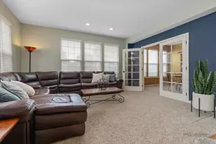 332 Colonial Dr, Vernon Hills, IL 60061 - Photo 3