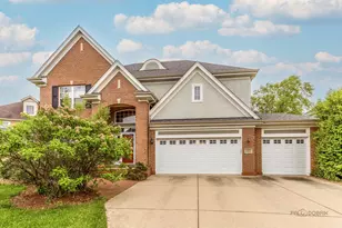 332 Colonial Dr, Vernon Hills, IL 60061 - Photo 1