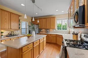 332 Colonial Dr, Vernon Hills, IL 60061 - Photo 9