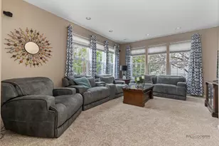 332 Colonial Dr, Vernon Hills, IL 60061 - Photo 5