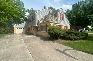 870 Morgan St, Elgin, IL 60123 - Photo 3