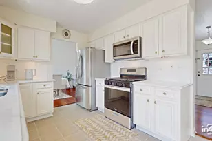2090 S Valley Rd, Lombard, IL 60148 - Photo 9