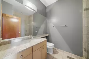 852 N Ashland Ave, Chicago, IL 60622 - Photo 15