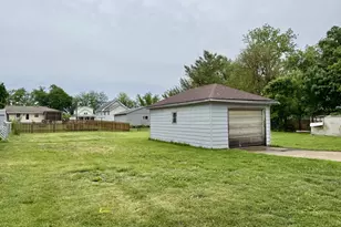 1352 Crosat St, Lasalle, IL 61301 - Photo 5