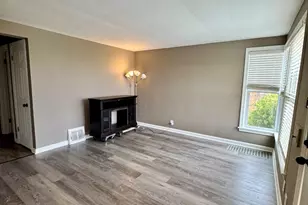 11042 S State Line Rd, Chicago, IL 60617 - Photo 3