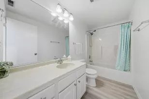 1038 Susan Collin Ln, Oak Park, IL 60302 - Photo 17
