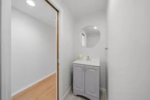 1038 Susan Collin Ln, Oak Park, IL 60302 - Photo 15