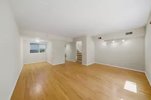 1038 Susan Collin Ln, Oak Park, IL 60302 - Photo 9