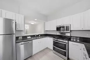 1038 Susan Collin Ln, Oak Park, IL 60302 - Photo 13