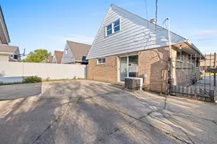 8422 W 45th St, Lyons, IL 60534 - Photo 23