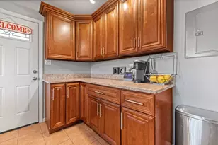 8422 W 45th St, Lyons, IL 60534 - Photo 7