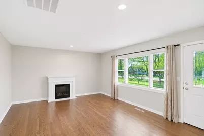 111 S Bartlett Road, Streamwood, IL 60107 - Photo 3
