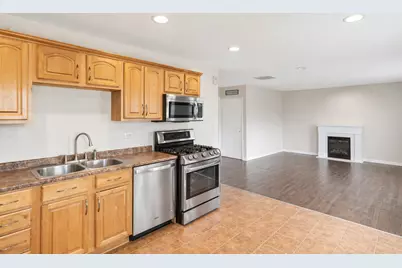111 S Bartlett Road, Streamwood, IL 60107 - Photo 7