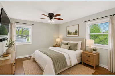 111 S Bartlett Road, Streamwood, IL 60107 - Photo 9