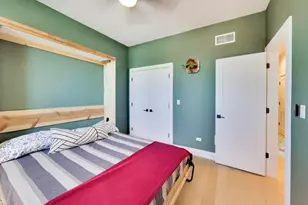 2437 W Foster Ave, Chicago, IL 60625 - Photo 27