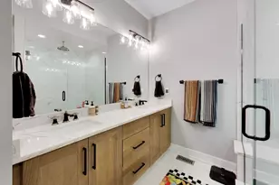 2437 W Foster Ave, Chicago, IL 60625 - Photo 21